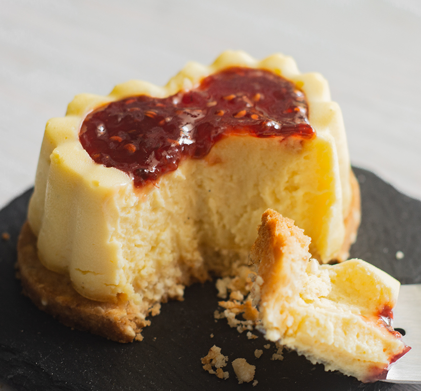 Ackee-cheesecake-with-raspberry-preserves